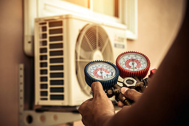 Professional Hvac Installation technician working in Kirkwood, DE